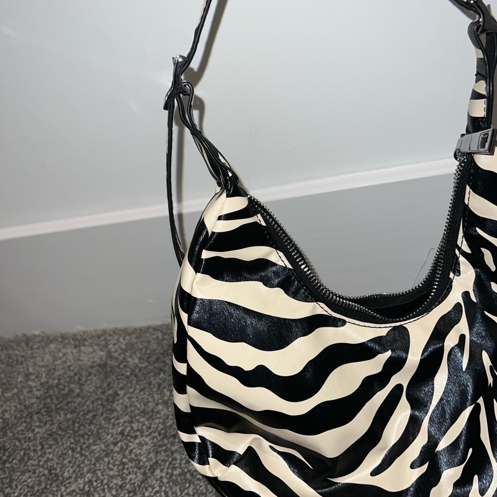 NA-KD NAKD Mini Rounded Bag - Picture 7 of 11